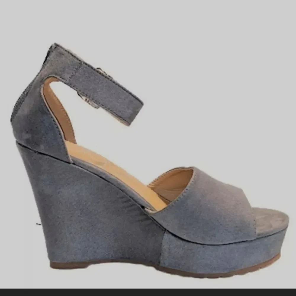 Sugar Hamptons Womens Gray Covered  Peep Toe Ankle Strap Back Zip Wedge Size 9